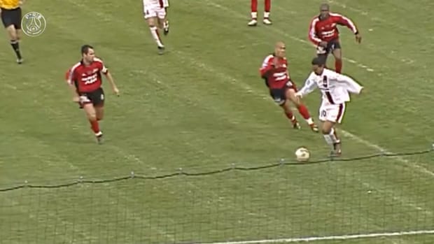 Ronaldinho's best goals at Paris Saint-Germain